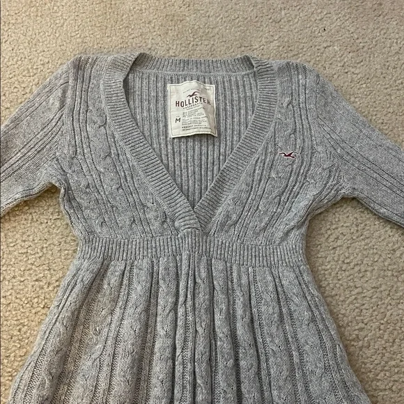 Vintage Hollister V-Neck Cable Knit Sweater, Size M - Picture 3 of 9